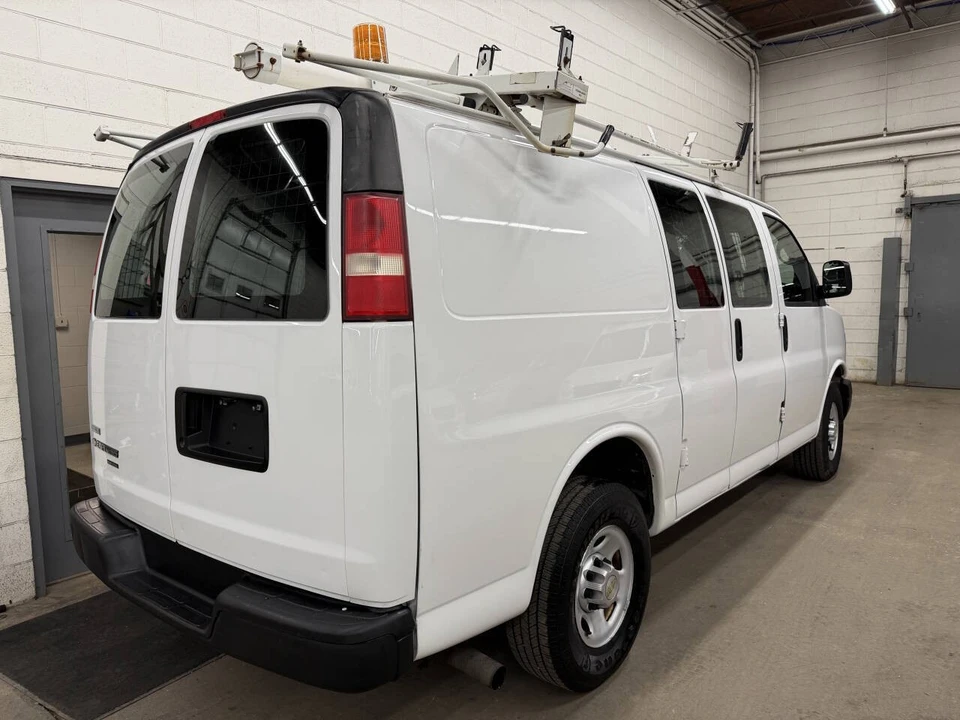 2011 Chevrolet Express - Image 4 of 21