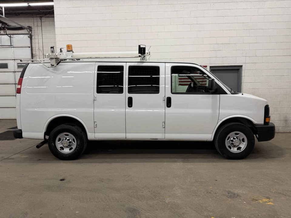 2011 Chevrolet Express - Image 11 of 21