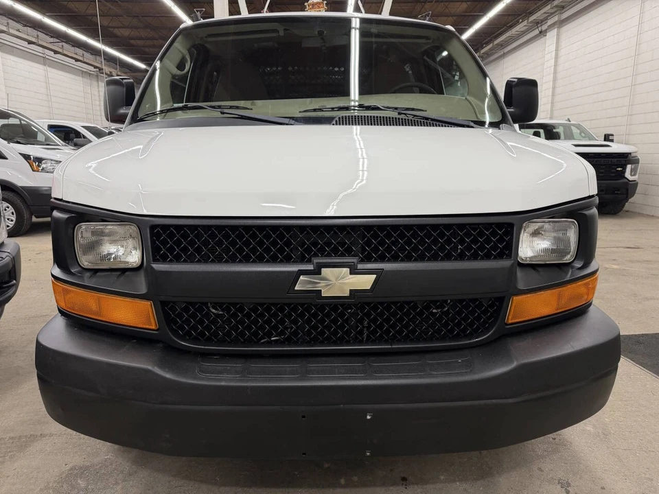 2011 Chevrolet Express - Image 9 of 21