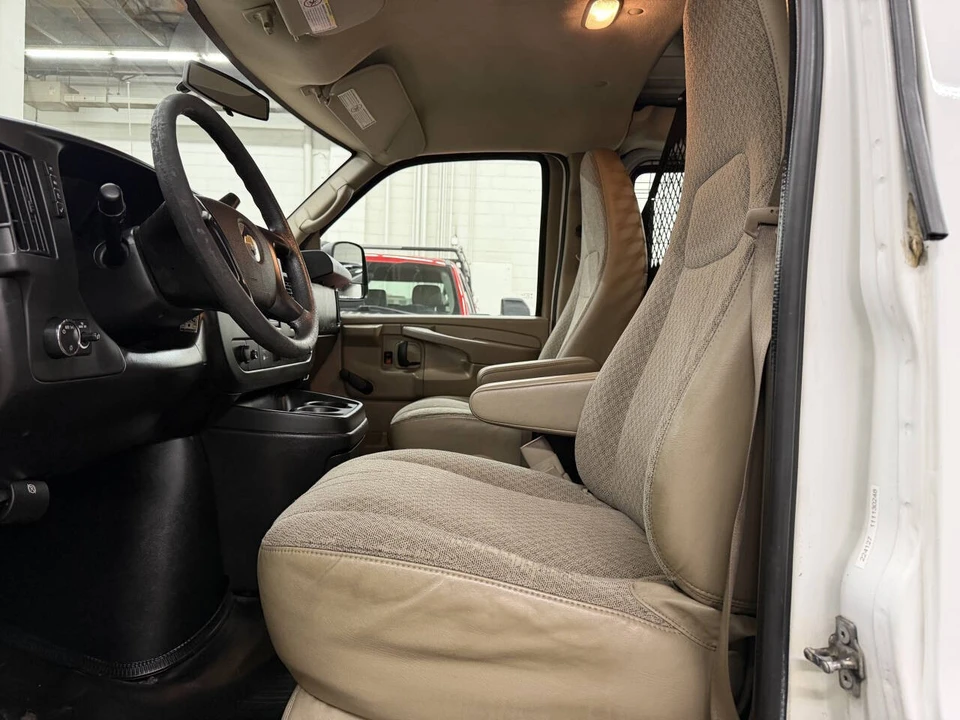 2011 Chevrolet Express - Image 5 of 21