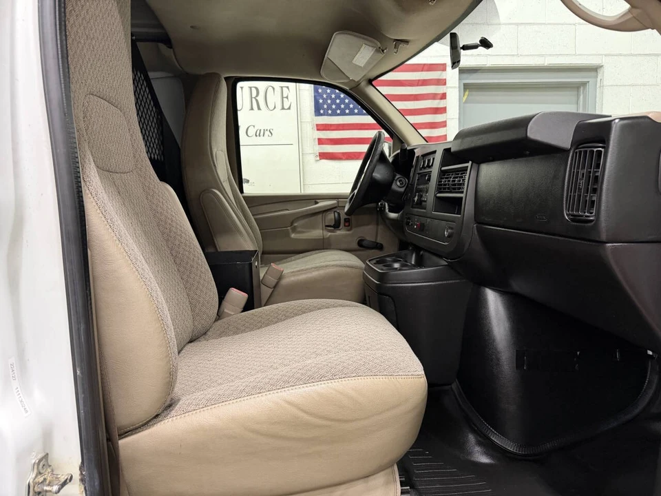 2011 Chevrolet Express - Image 14 of 21