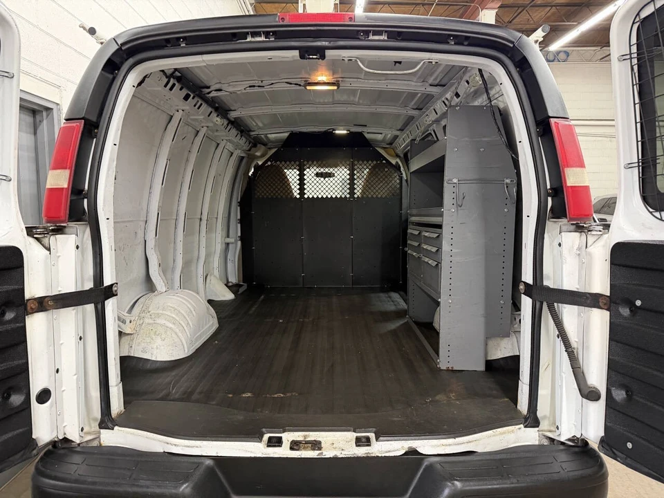 2011 Chevrolet Express - Image 9 of 12