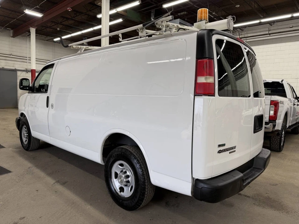 2011 Chevrolet Express - Image 3 of 12