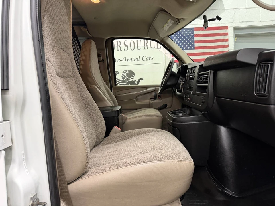 2011 Chevrolet Express - Image 6 of 12