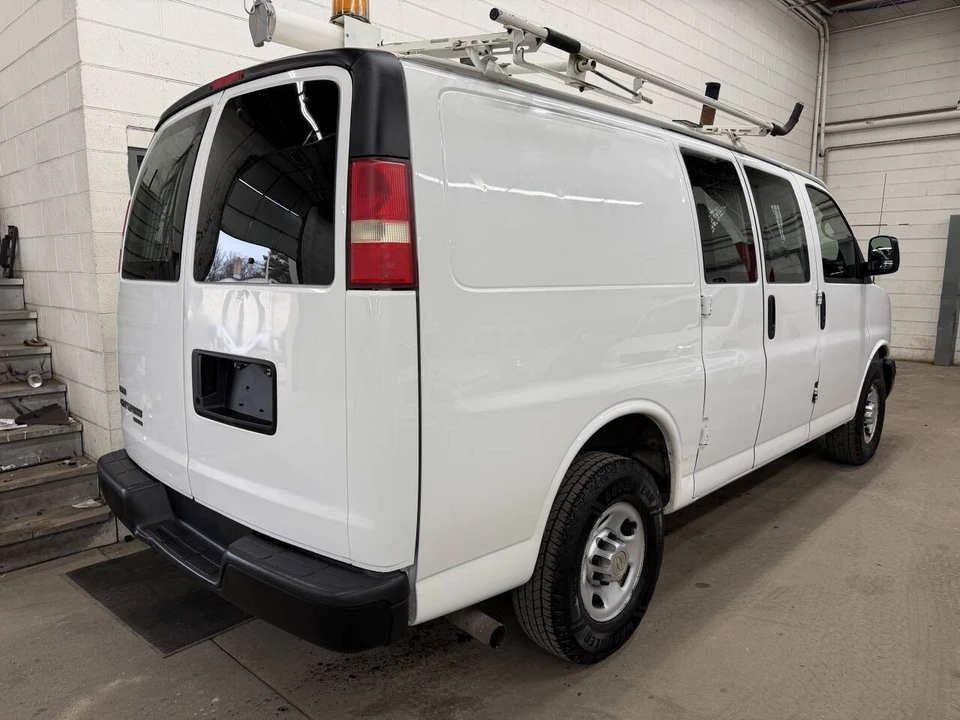 2011 Chevrolet Express - Image 2 of 12