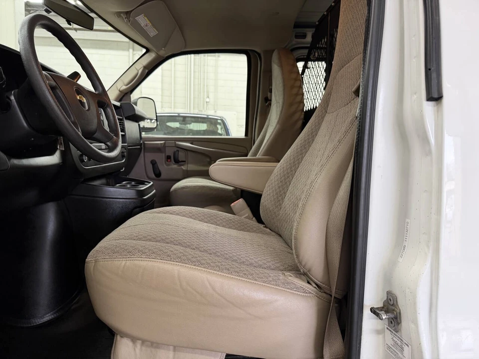 2011 Chevrolet Express - Image 5 of 12
