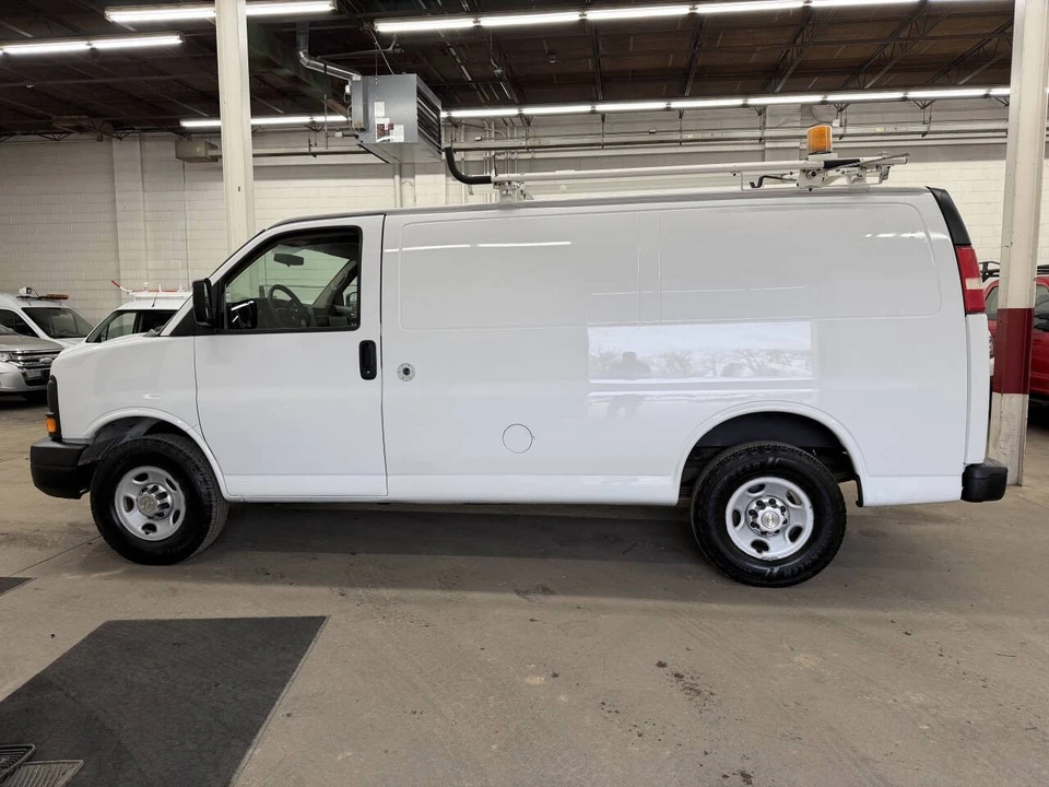 2011 Chevrolet Express - Image 11 of 12