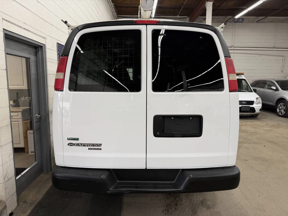 2011 Chevrolet Express - Image 8 of 12