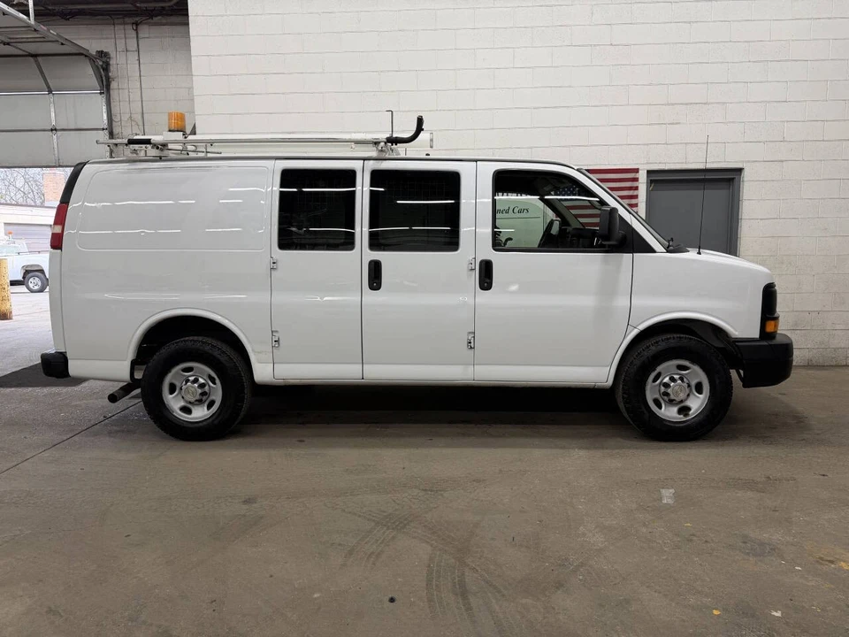 2011 Chevrolet Express - Image 10 of 12