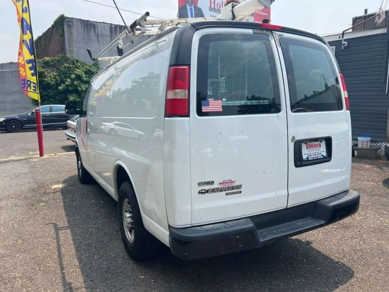 2011 Chevrolet Express - Image 5 of 6