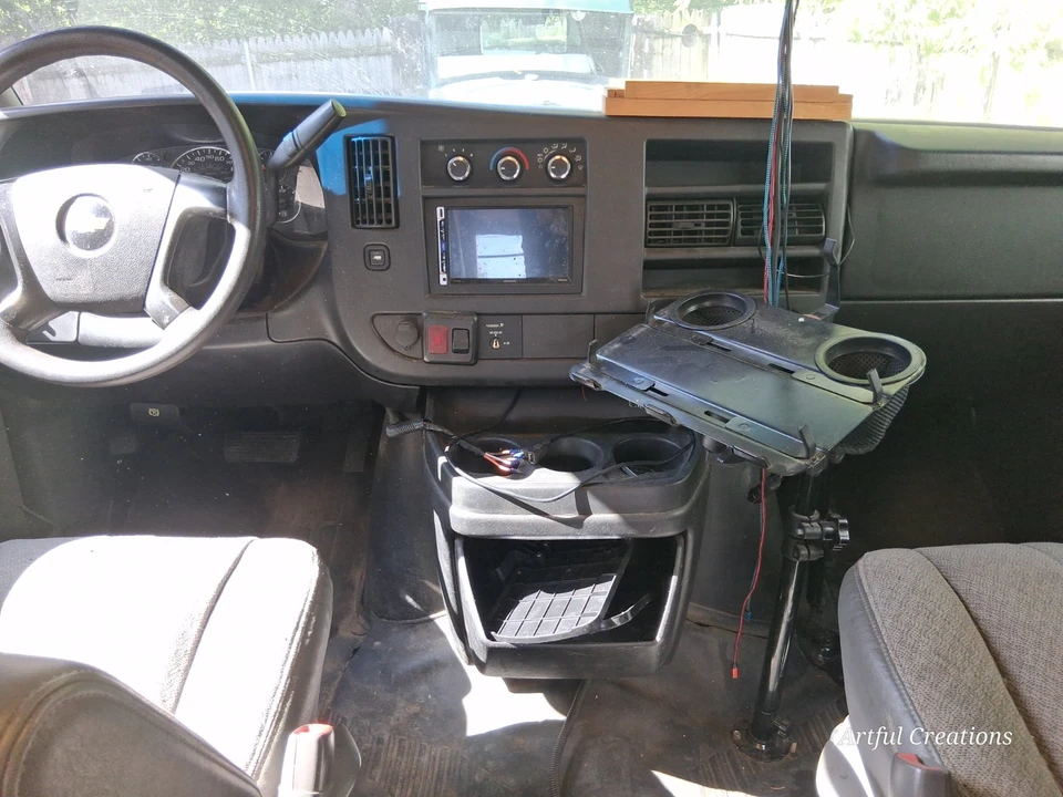 2011 Chevrolet Express - Image 17 of 22
