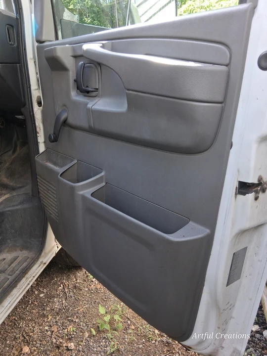 2011 Chevrolet Express - Image 10 of 22