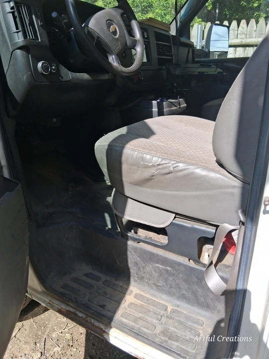 2011 Chevrolet Express - Image 14 of 22
