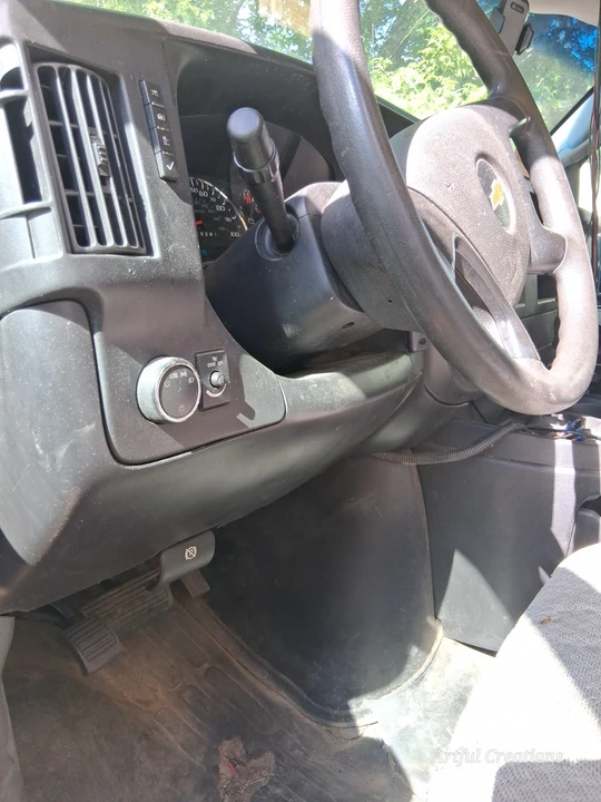 2011 Chevrolet Express - Image 15 of 22