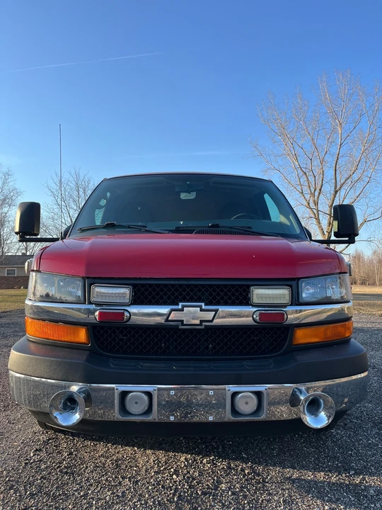 2011 Chevrolet Express - Image 2 of 13