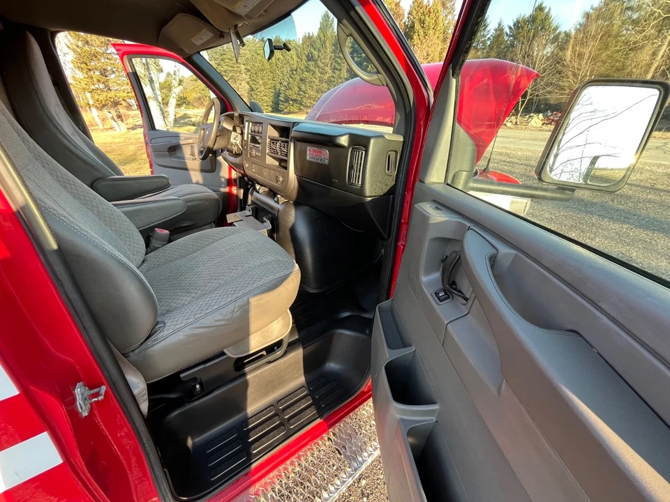 2011 Chevrolet Express - Image 13 of 13