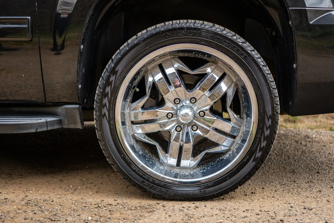 2011 GMC Suburban - Image 25 of 30