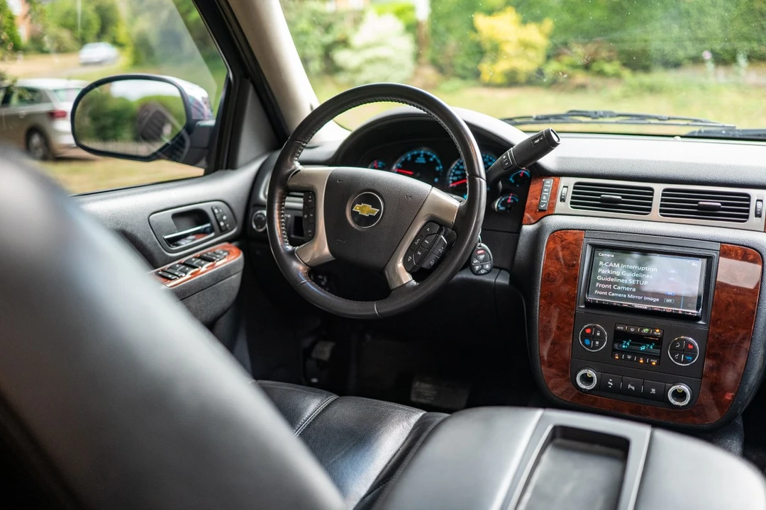 2011 GMC Suburban - Image 29 of 30