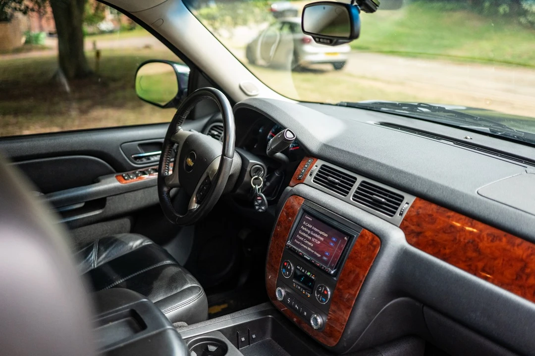 2011 GMC Suburban - Image 28 of 30
