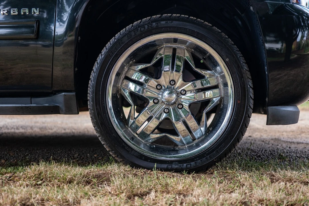2011 GMC Suburban - Image 23 of 30