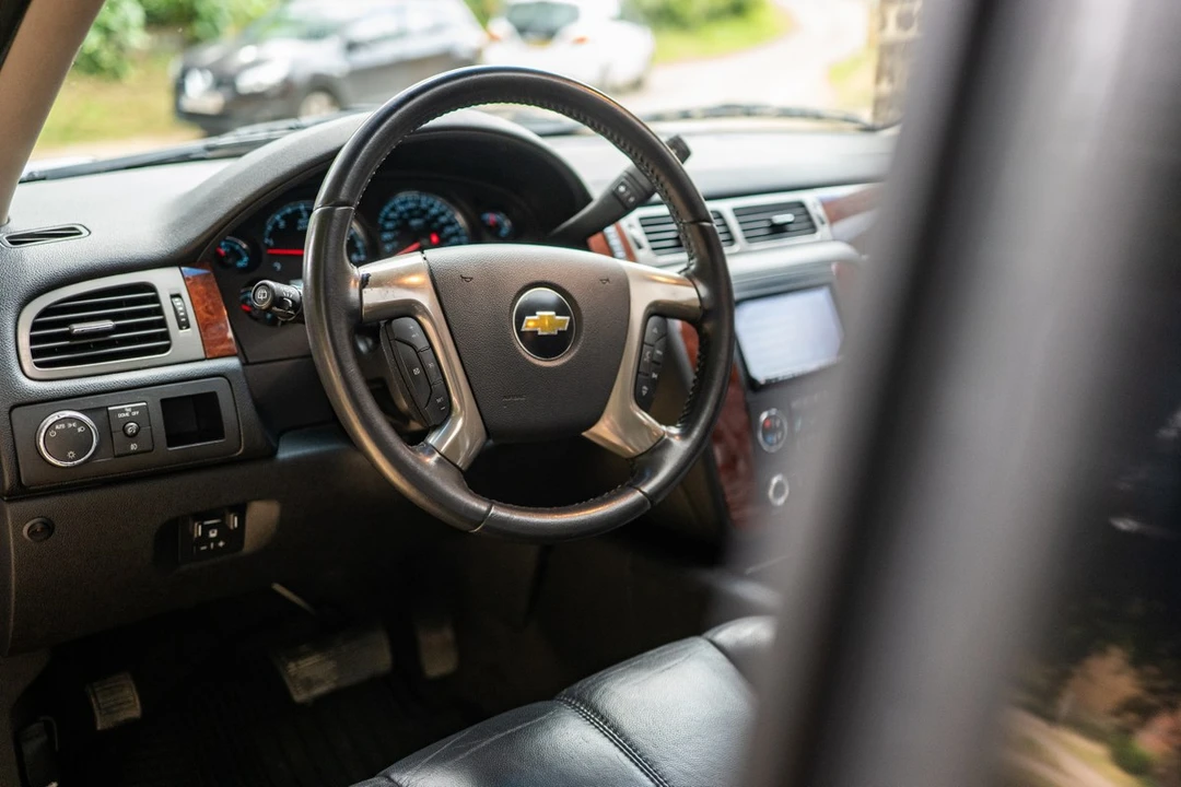 2011 GMC Suburban - Image 26 of 30