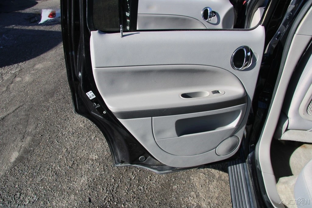 2011 Chevrolet HHR - Image 18 of 21
