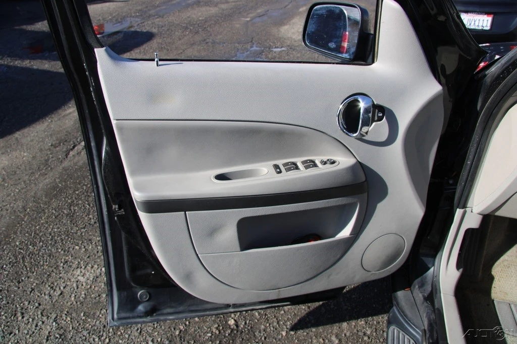 2011 Chevrolet HHR - Image 11 of 21