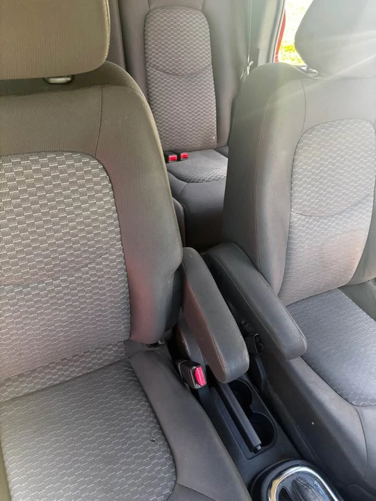 2011 Chevrolet HHR - Image 2 of 10