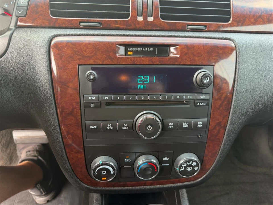 2011 Chevrolet Impala 9th Gen - Image 19 of 31