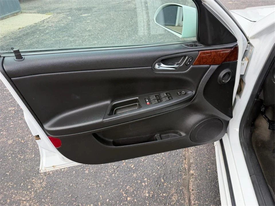 2011 Chevrolet Impala 9th Gen - Image 13 of 31