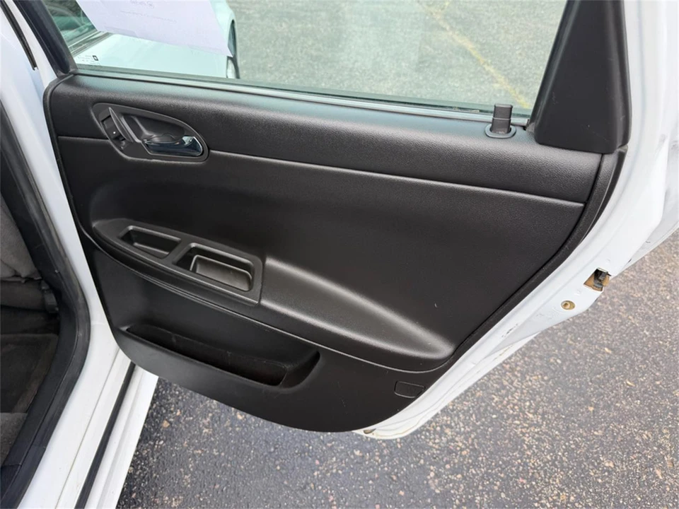 2011 Chevrolet Impala 9th Gen - Image 23 of 31
