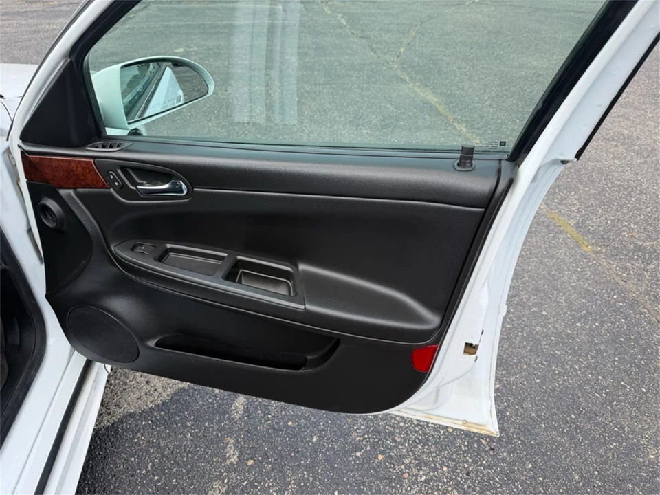 2011 Chevrolet Impala 9th Gen - Image 27 of 31