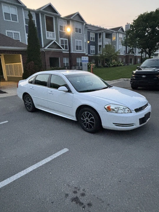 2011 Chevrolet Impala 9th Gen - Image 2 of 13