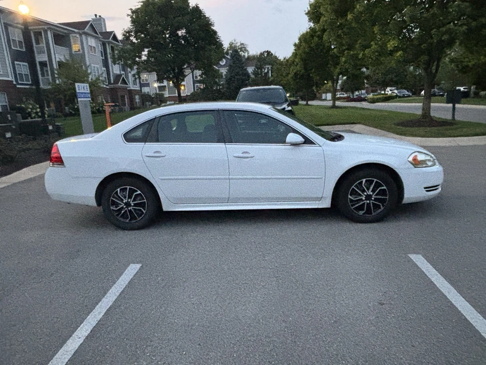 2011 Chevrolet Impala 9th Gen - Image 3 of 13