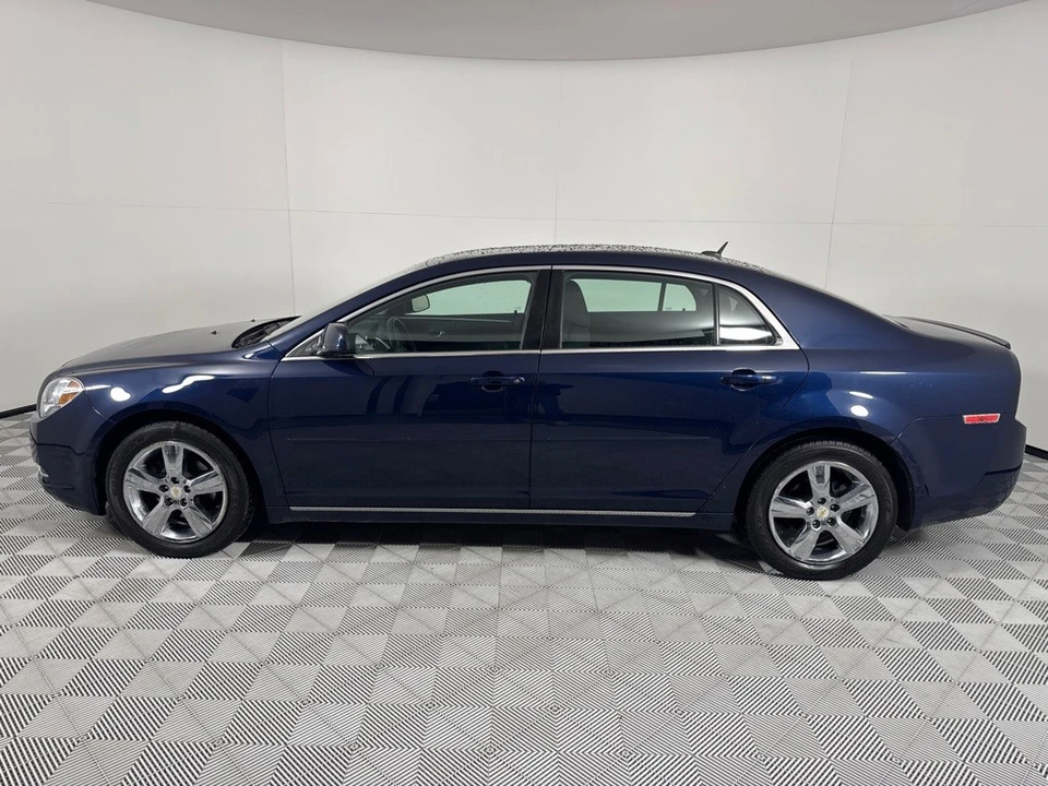 2011 Chevrolet Malibu - Image 8 of 12