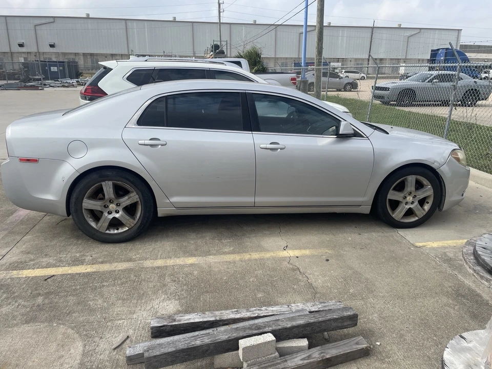 2011 Chevrolet Malibu - Image 2 of 9