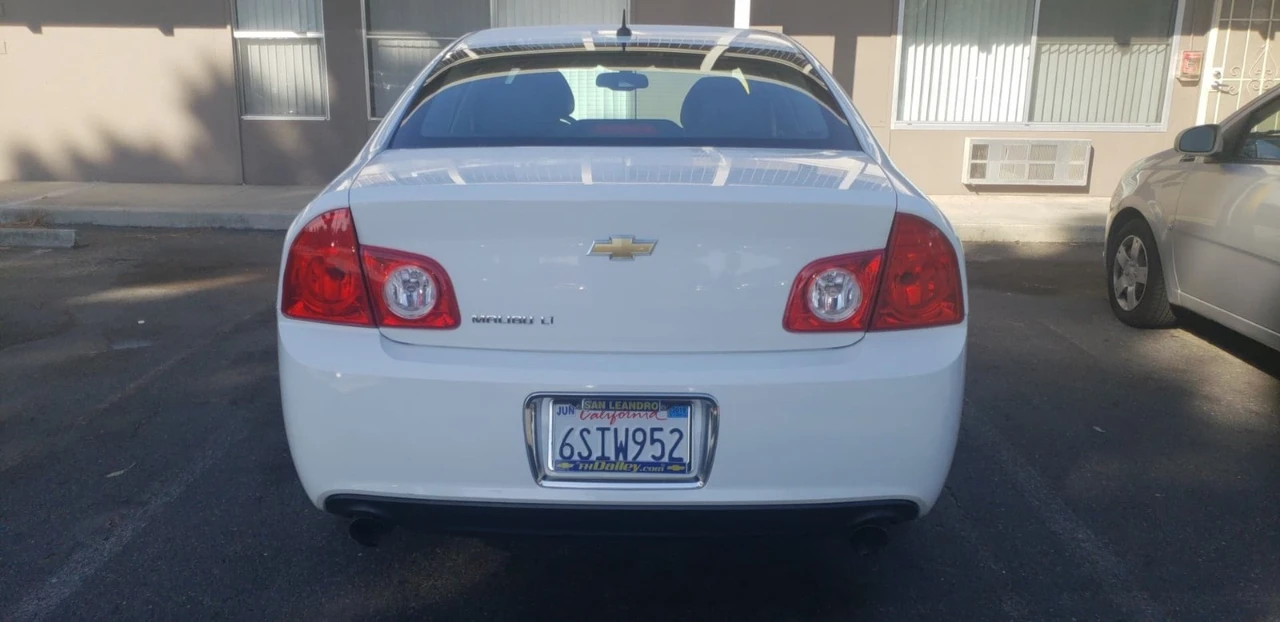 2011 Chevrolet Malibu - Image 3 of 4