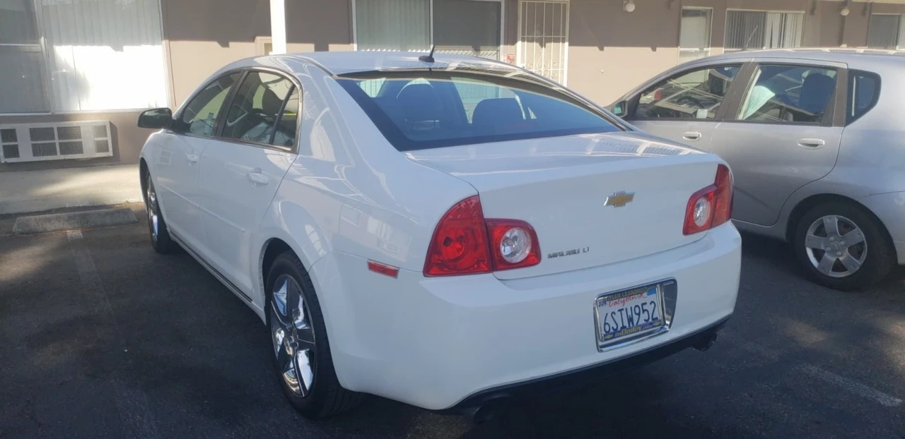 2011 Chevrolet Malibu - Image 2 of 4