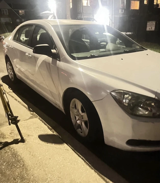 2011 Chevrolet Malibu - Image 2 of 15
