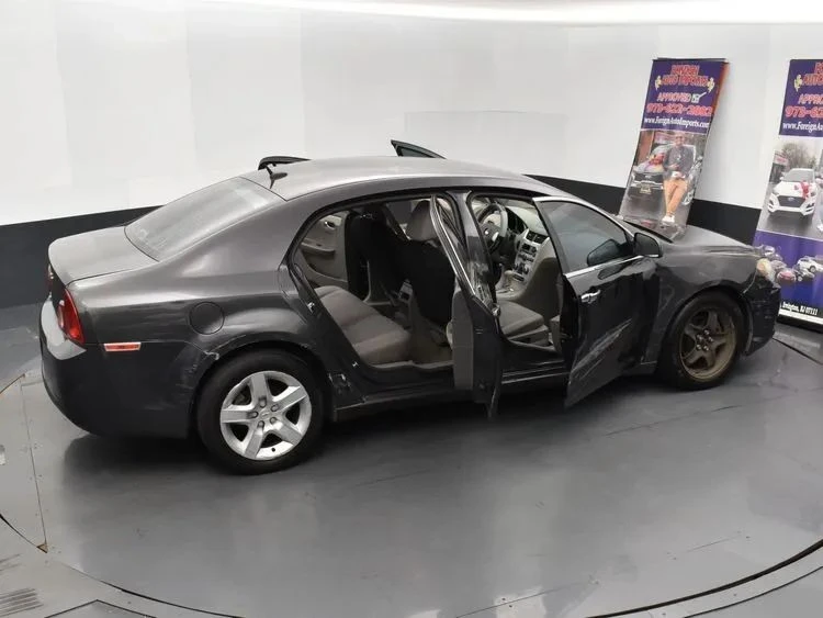 2011 Chevrolet Malibu - Image 6 of 12