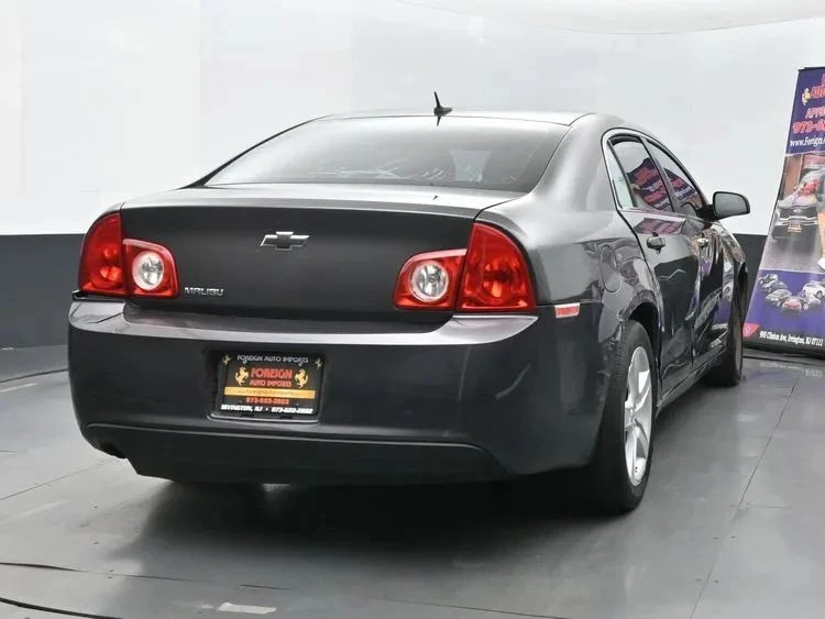 2011 Chevrolet Malibu - Image 8 of 12