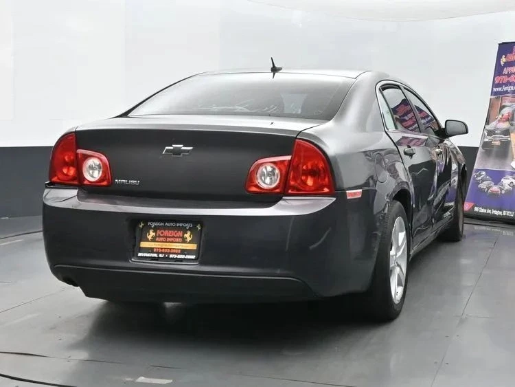 2011 Chevrolet Malibu - Image 8 of 12