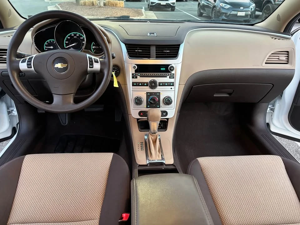 2011 Chevrolet Malibu - Image 15 of 17