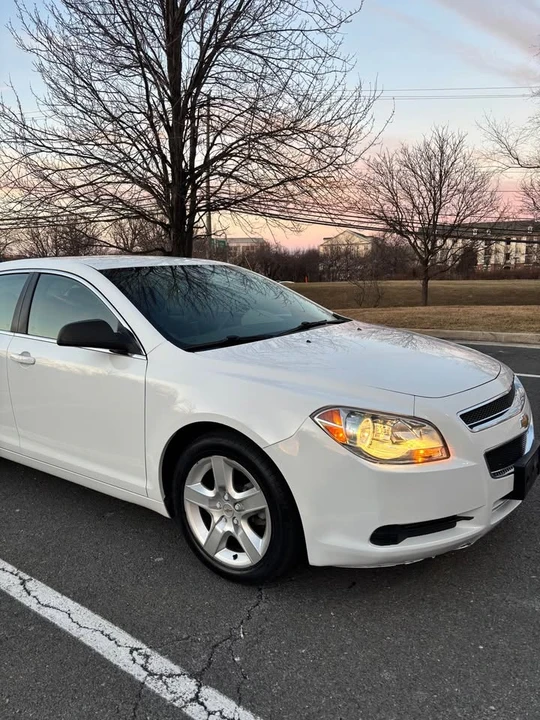 2011 Chevrolet Malibu - Image 2 of 17