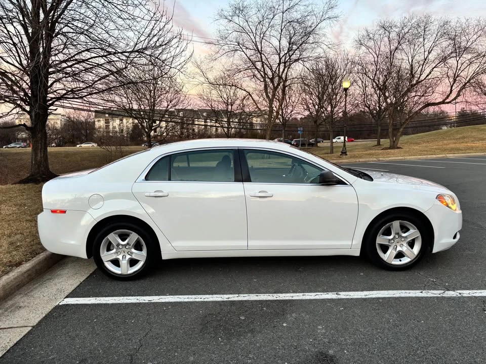 2011 Chevrolet Malibu - Image 4 of 17