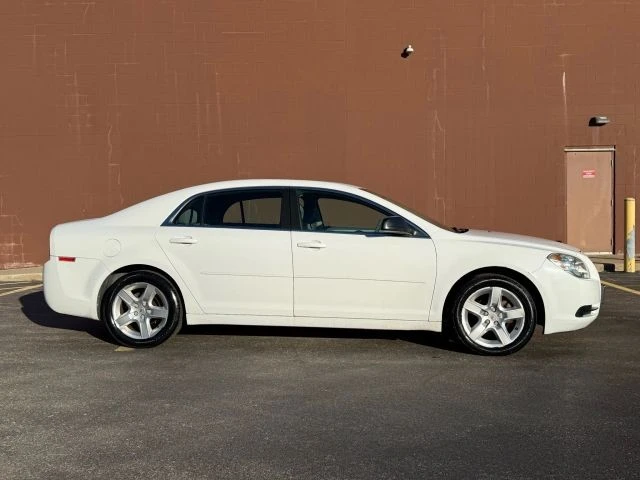 2011 Chevrolet Malibu - Image 4 of 17