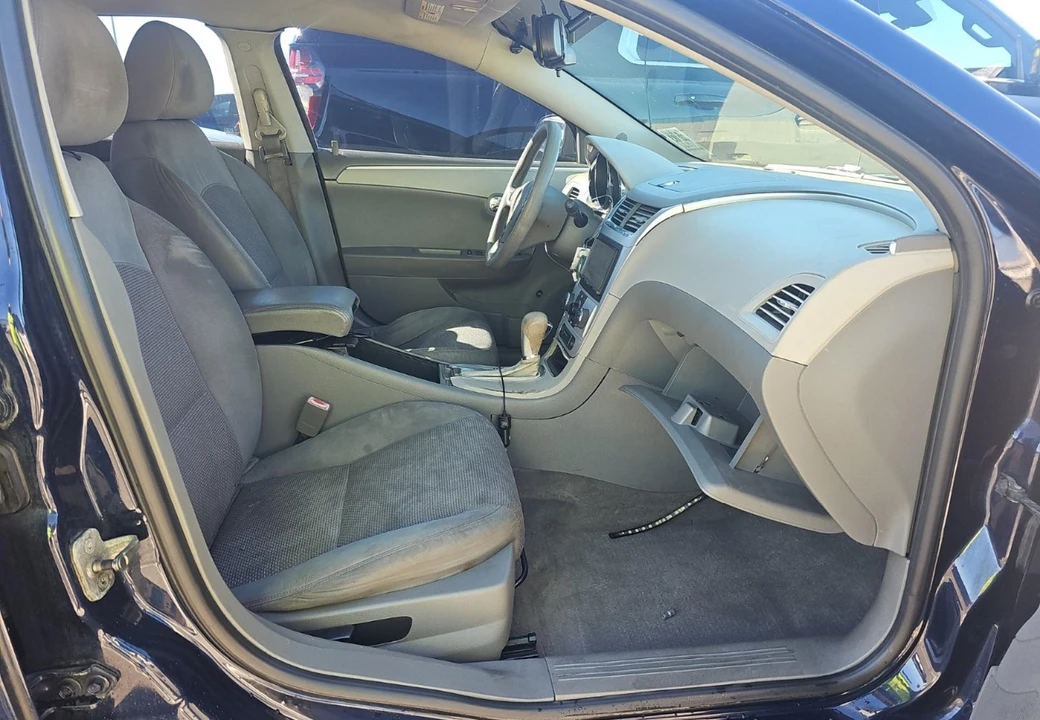 2011 Chevrolet Malibu - Image 10 of 12