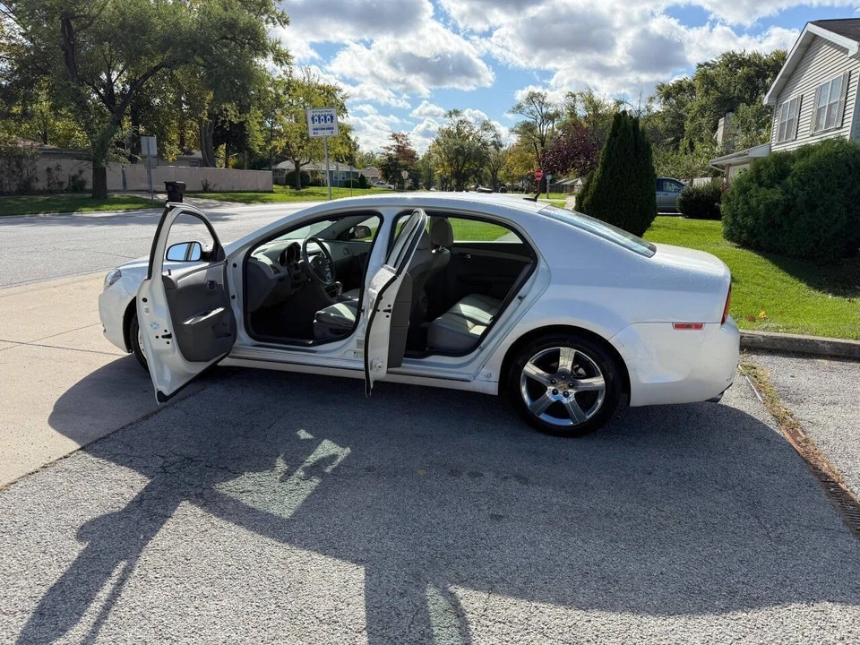 2011 Chevrolet Malibu - Image 16 of 21