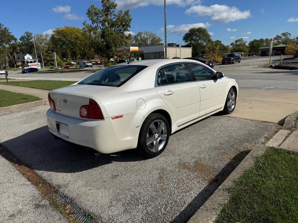 2011 Chevrolet Malibu - Image 8 of 21