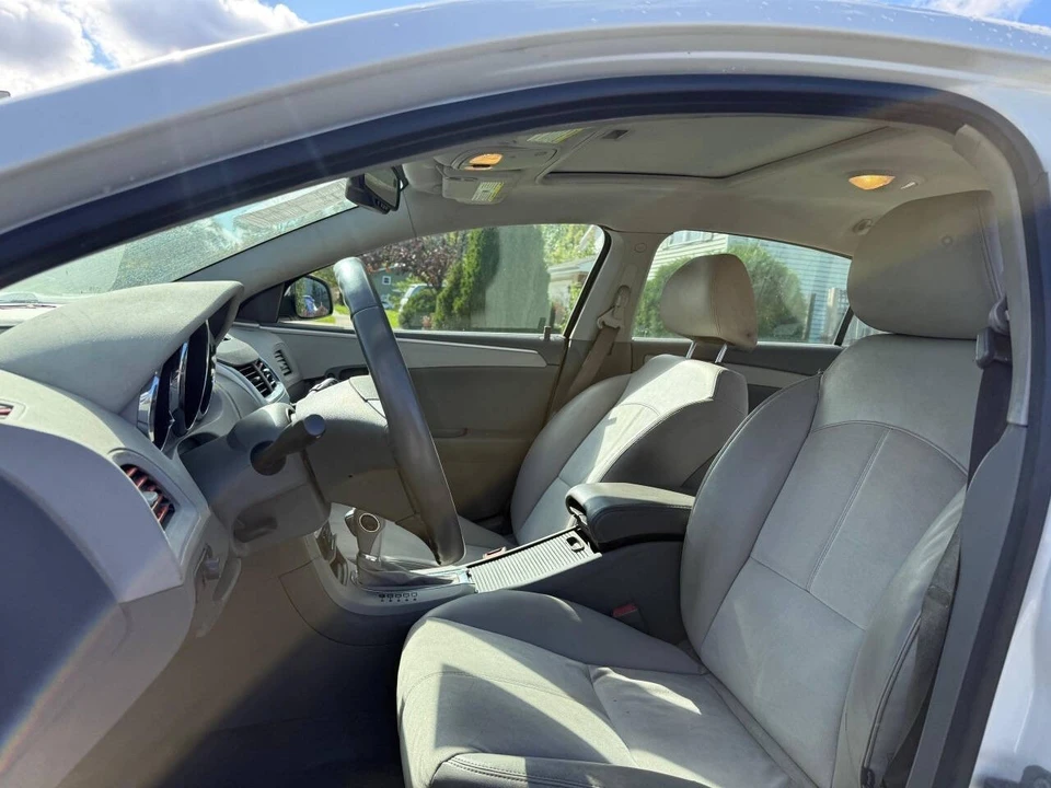 2011 Chevrolet Malibu - Image 19 of 21